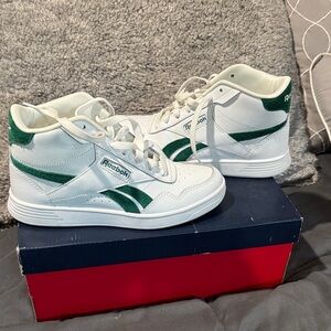 Reebok Kids White and Green Sneakers size 6